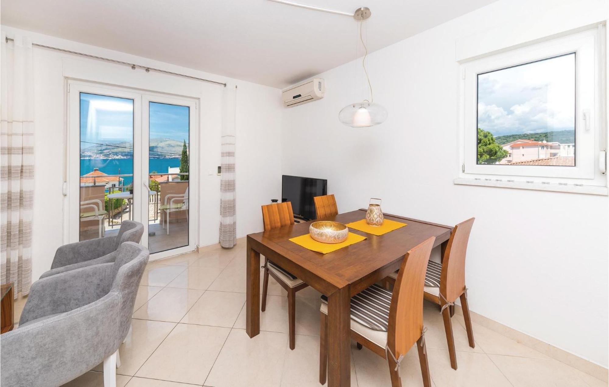 1 Bedroom Stunning Apartment In Okrug Gornji Trogir Exterior foto