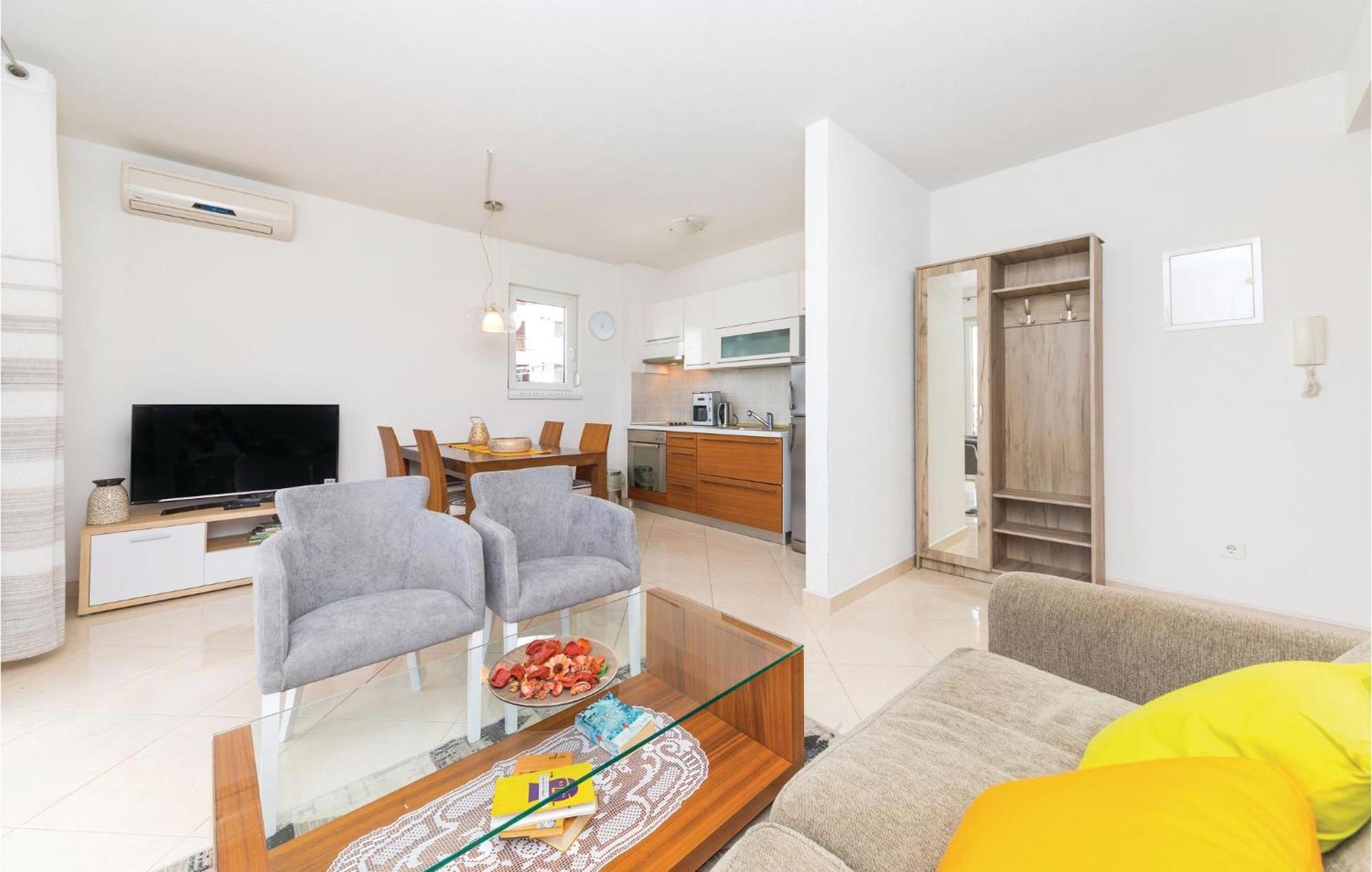 1 Bedroom Stunning Apartment In Okrug Gornji Trogir Exterior foto